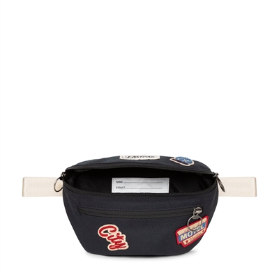 Eastpak Springer Bottle Bæltetaske I Sort Med Patches