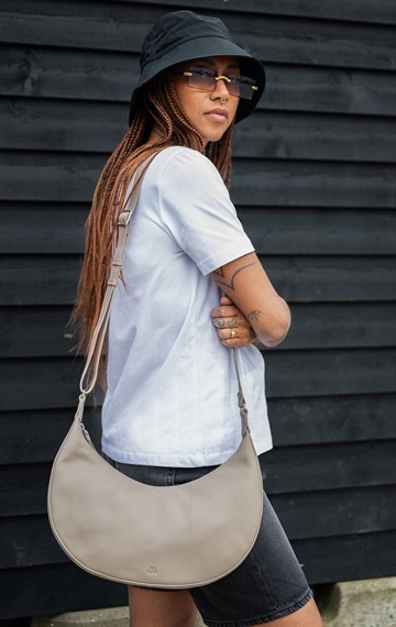 Markberg Skuldertaske Tara i bådfacon lys Beige Læder